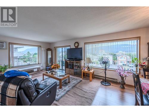 84 Van Horne Street Unit# 204, Penticton, BC - Indoor Photo Showing Living Room