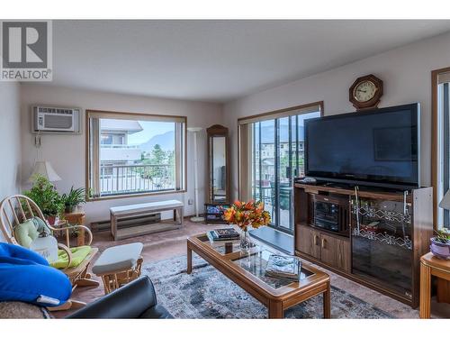 84 Van Horne Street Unit# 204, Penticton, BC - Indoor Photo Showing Living Room