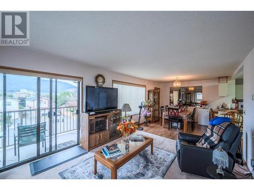 84 Van Horne Street Unit# 204, Penticton, BC - Indoor Photo Showing Living Room