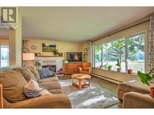 553 Salmon River Road, Salmon Arm, BC - Indoor Photo Showing Living Room With Fireplace