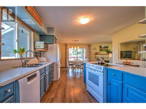 553 Salmon River Road, Salmon Arm, BC - Indoor Photo Showing Kitchen With Double Sink