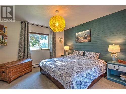 553 Salmon River Road, Salmon Arm, BC - Indoor Photo Showing Bedroom