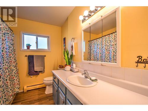 553 Salmon River Road, Salmon Arm, BC - Indoor Photo Showing Bathroom