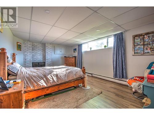 553 Salmon River Road, Salmon Arm, BC - Indoor Photo Showing Bedroom