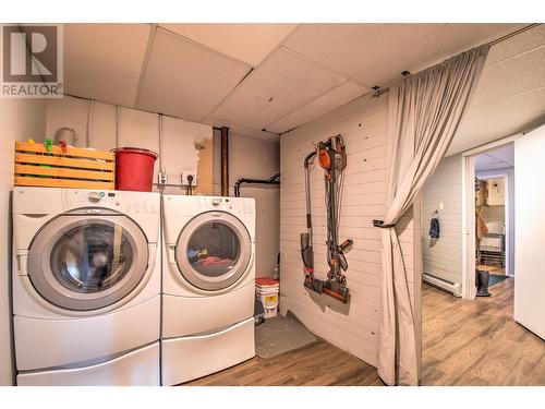 553 Salmon River Road, Salmon Arm, BC - Indoor Photo Showing Laundry Room