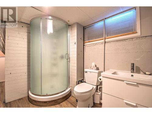 553 Salmon River Road, Salmon Arm, BC - Indoor Photo Showing Bathroom