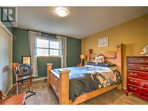 553 Salmon River Road, Salmon Arm, BC - Indoor Photo Showing Bedroom