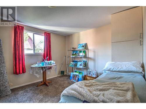 553 Salmon River Road, Salmon Arm, BC - Indoor Photo Showing Bedroom