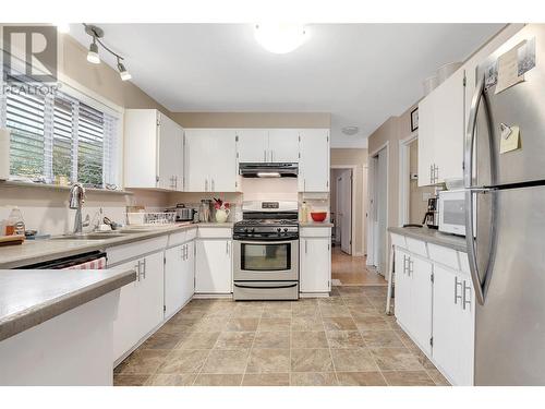 1911 Cross Road, Kelowna, BC - Indoor Photo Showing Kitchen With Double Sink