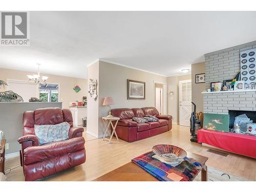 1911 Cross Road, Kelowna, BC - Indoor Photo Showing Living Room With Fireplace