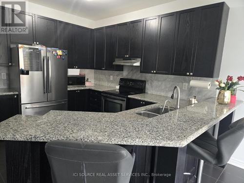 2467 Pine Glen Road, Oakville (Palermo West), ON - Indoor Photo Showing Kitchen With Double Sink With Upgraded Kitchen