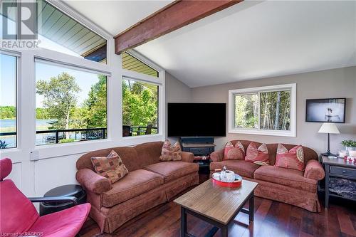 230 Wiles Lane, Eugenia, ON - Indoor Photo Showing Living Room