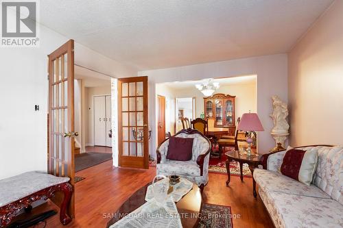 2859 Constable Road, Mississauga, ON - Indoor Photo Showing Living Room