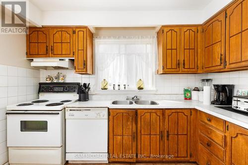 2859 Constable Road, Mississauga, ON - Indoor Photo Showing Kitchen With Double Sink