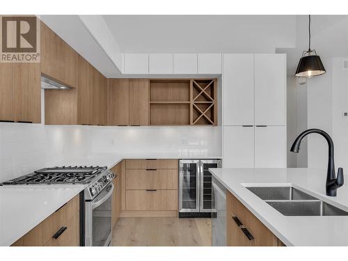 975 Cawston Avenue Lot# 2, Kelowna, BC - Indoor Photo Showing Kitchen With Double Sink With Upgraded Kitchen