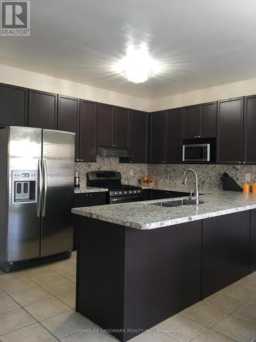 58 Gannett Drive, Richmond Hill (Jefferson), ON - Indoor Photo Showing Kitchen With Double Sink With Upgraded Kitchen