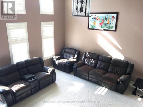 58 Gannett Drive, Richmond Hill (Jefferson), ON - Indoor Photo Showing Living Room