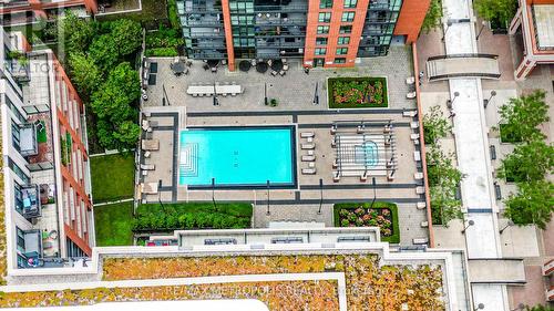 415 - 800 Lawrence Avenue W, Toronto (Yorkdale-Glen Park), ON - Outdoor With In Ground Pool