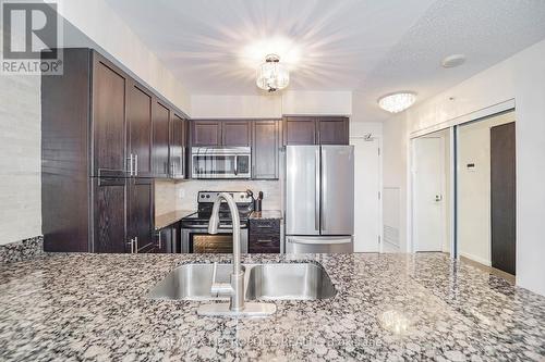 415 - 800 Lawrence Avenue W, Toronto (Yorkdale-Glen Park), ON - Indoor Photo Showing Kitchen With Double Sink With Upgraded Kitchen