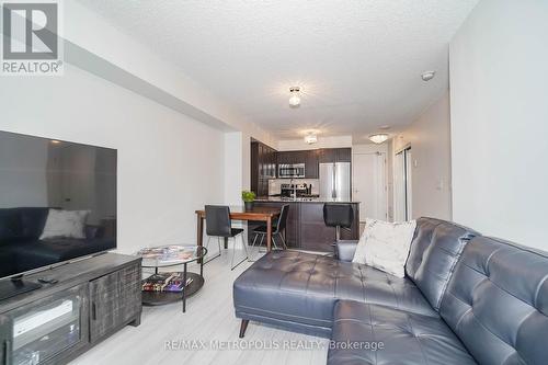 415 - 800 Lawrence Avenue W, Toronto (Yorkdale-Glen Park), ON - Indoor Photo Showing Living Room