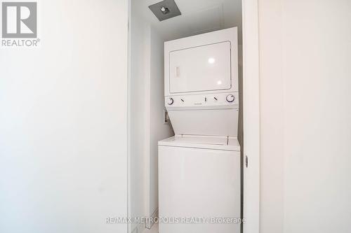 415 - 800 Lawrence Avenue W, Toronto (Yorkdale-Glen Park), ON - Indoor Photo Showing Laundry Room