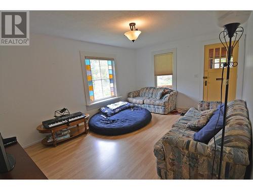 413 Sixth  Street, Nelson, BC - Indoor Photo Showing Living Room