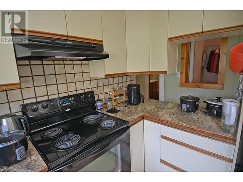 413 Sixth  Street, Nelson, BC - Indoor Photo Showing Kitchen