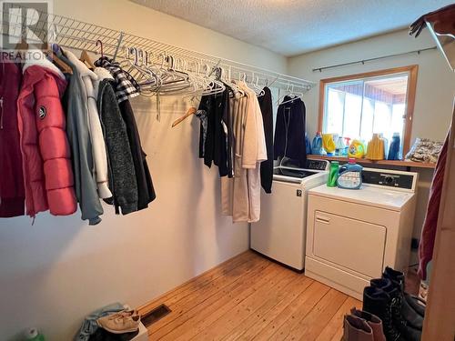 413 Sixth  Street, Nelson, BC - Indoor With Storage