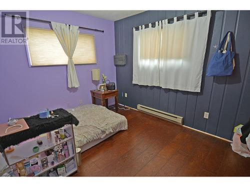 413 Sixth  Street, Nelson, BC - Indoor Photo Showing Bedroom