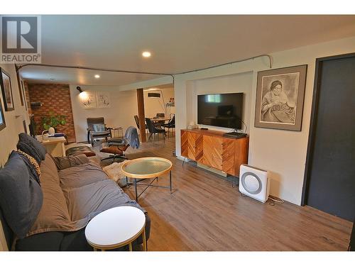 413 Sixth  Street, Nelson, BC - Indoor Photo Showing Living Room