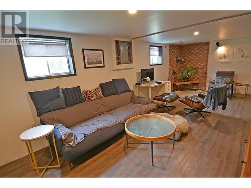 413 Sixth  Street, Nelson, BC - Indoor Photo Showing Living Room