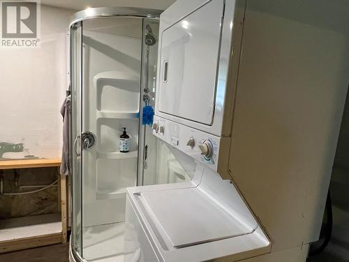 413 Sixth  Street, Nelson, BC - Indoor Photo Showing Laundry Room