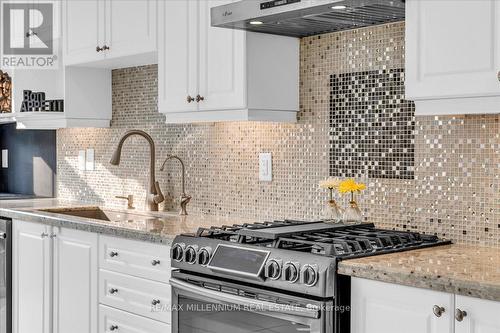 127 Morningside Drive, Halton Hills (Georgetown), ON - Indoor Photo Showing Kitchen With Upgraded Kitchen