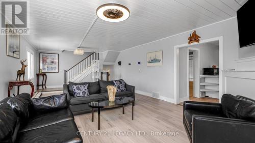 2842 Forks Of The Credit Road, Caledon, ON - Indoor Photo Showing Living Room