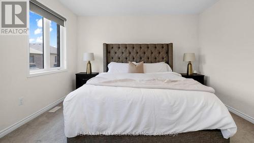 17 Herrick Drive N, Brampton (Northwest Brampton), ON - Indoor Photo Showing Bedroom