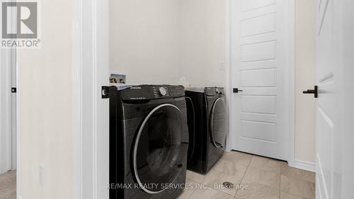 17 Herrick Drive N, Brampton (Northwest Brampton), ON - Indoor Photo Showing Laundry Room