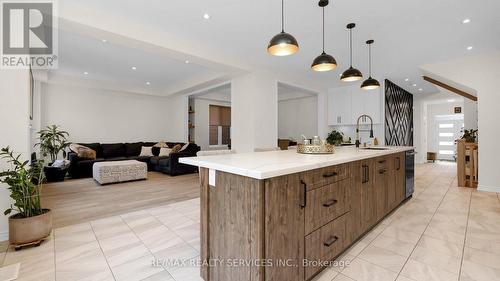 17 Herrick Drive N, Brampton (Northwest Brampton), ON - Indoor Photo Showing Kitchen