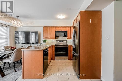 2 - 622 Shoreline Drive, Mississauga (Cooksville), ON - Indoor Photo Showing Kitchen With Double Sink