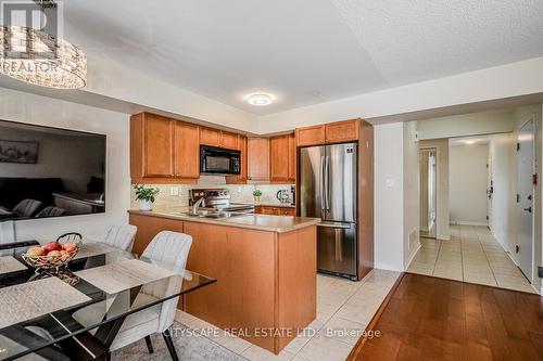 2 - 622 Shoreline Drive, Mississauga, ON - Indoor Photo Showing Kitchen