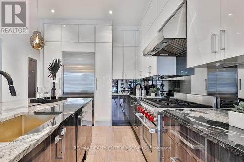 7A Iroquois Avenue, Mississauga (Port Credit), ON - Indoor Photo Showing Kitchen With Upgraded Kitchen