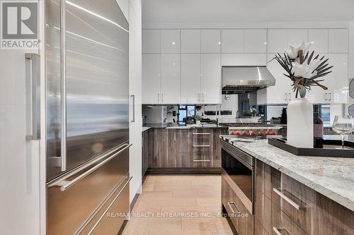 7A Iroquois Avenue, Mississauga (Port Credit), ON - Indoor Photo Showing Kitchen With Upgraded Kitchen