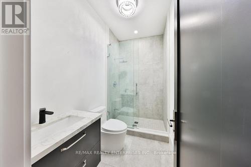 7A Iroquois Avenue, Mississauga, ON - Indoor Photo Showing Bathroom