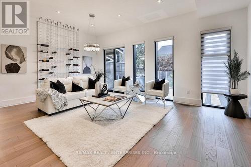 7A Iroquois Avenue, Mississauga (Port Credit), ON - Indoor Photo Showing Living Room