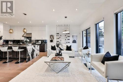 7A Iroquois Avenue, Mississauga (Port Credit), ON - Indoor Photo Showing Living Room