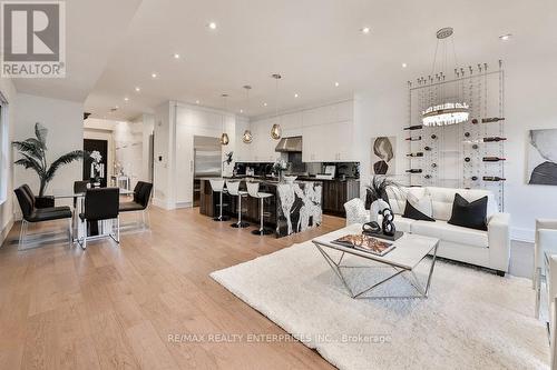 7A Iroquois Avenue, Mississauga, ON - Indoor Photo Showing Living Room