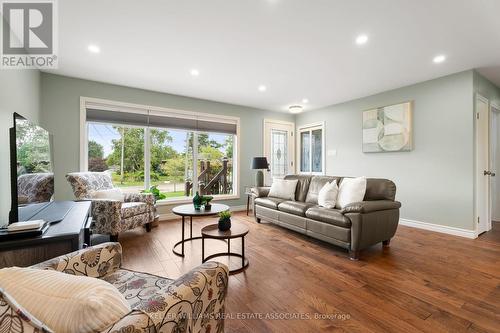 14 Moultrey Crescent, Halton Hills, ON - Indoor Photo Showing Living Room