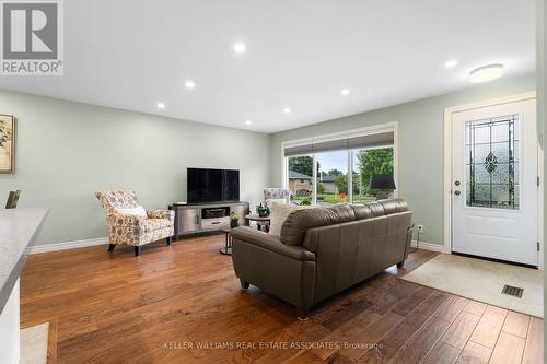 14 Moultrey Crescent, Halton Hills, ON - Indoor Photo Showing Living Room