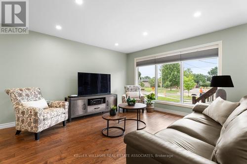 14 Moultrey Crescent, Halton Hills, ON - Indoor Photo Showing Living Room