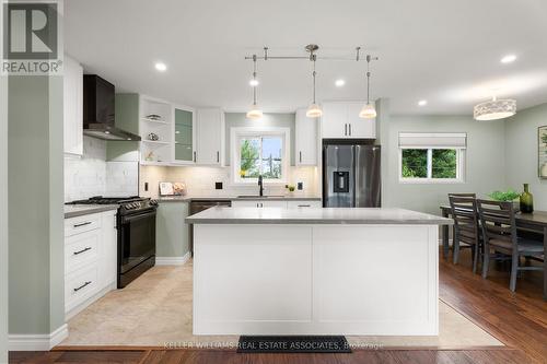 14 Moultrey Crescent, Halton Hills, ON - Indoor Photo Showing Kitchen With Upgraded Kitchen