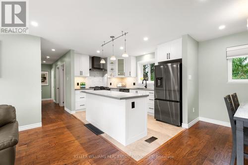 14 Moultrey Crescent, Halton Hills, ON - Indoor Photo Showing Kitchen With Upgraded Kitchen